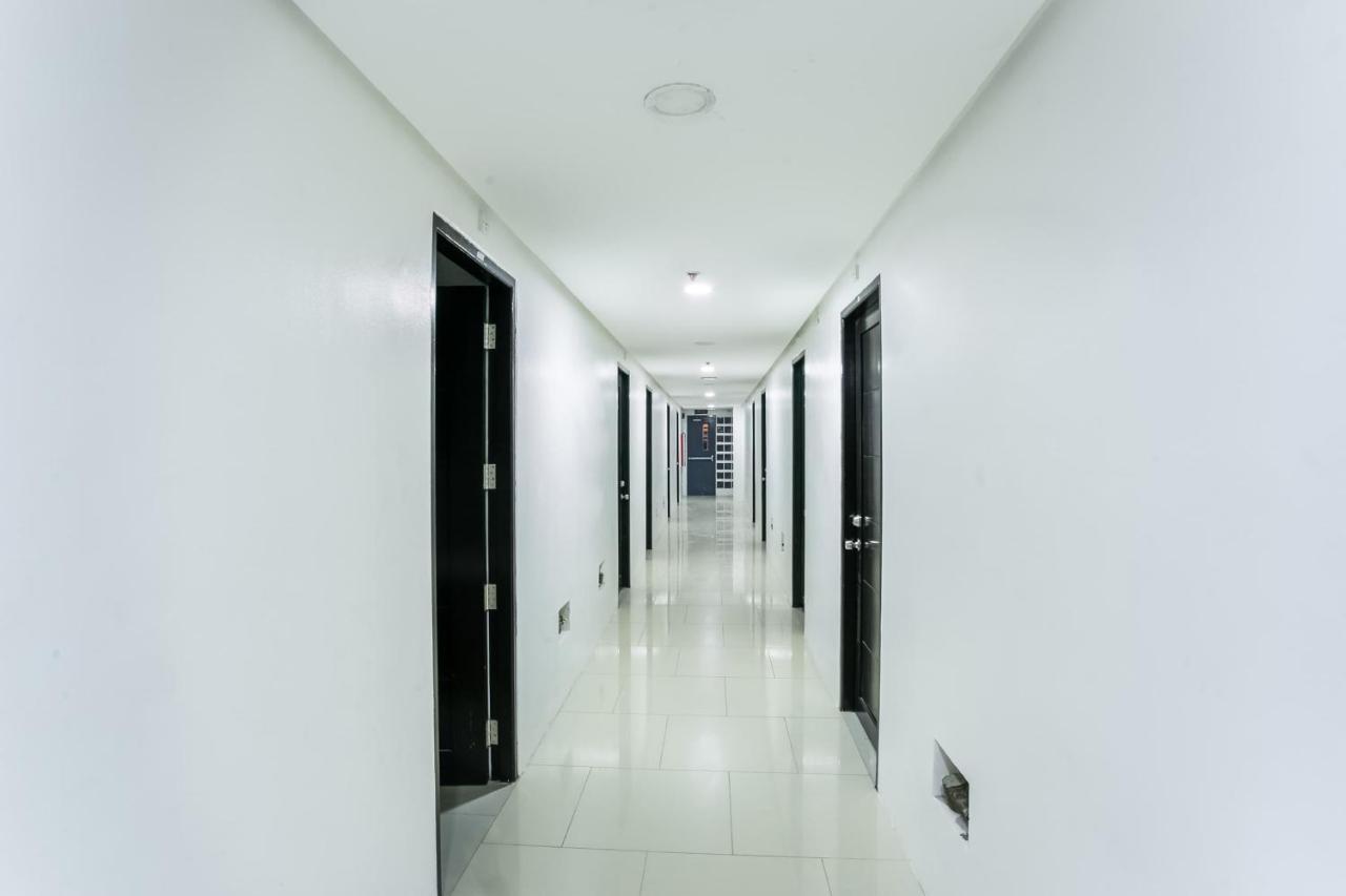 Oyo 505 Jardin Suites Manila Bagian luar foto