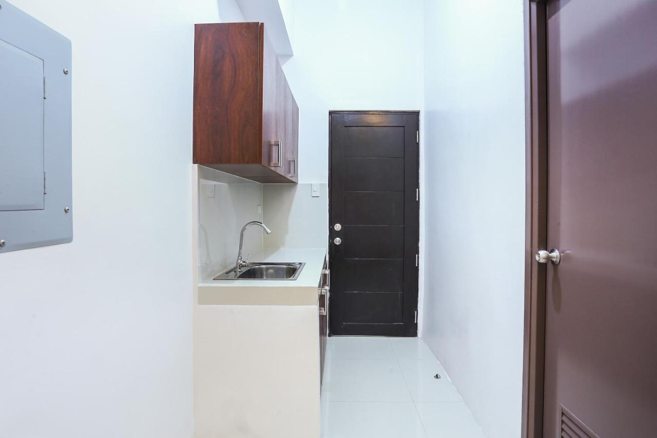Oyo 505 Jardin Suites Manila Bagian luar foto